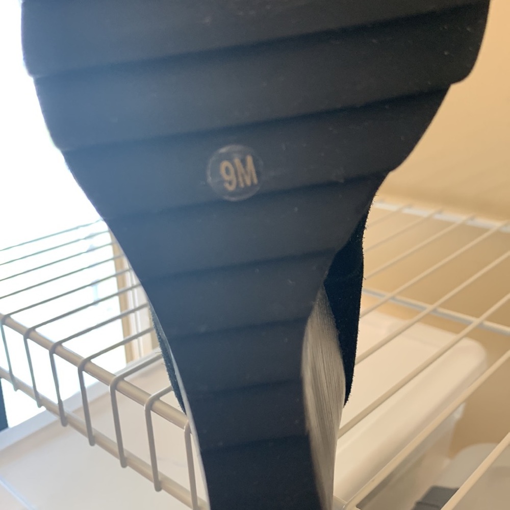 Michael Kors genuine suede wedge boots.  Never worn - Picture 4 of 4